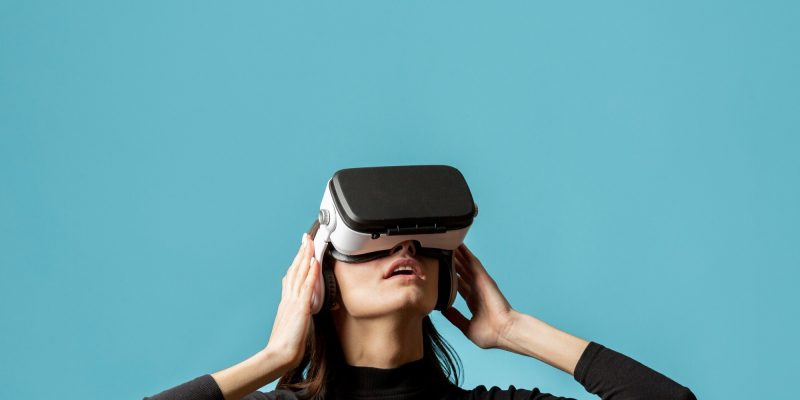portrait-woman-with-virtual-reality-headset